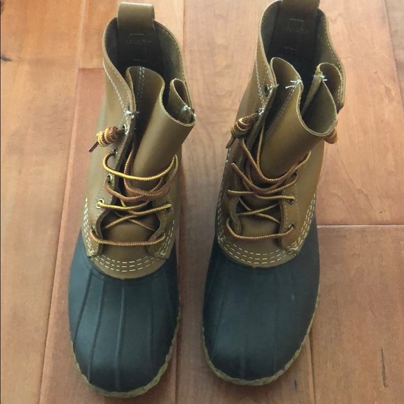 L.L. Bean 8” Thinsulate Duck Boots - Picture 2 of 7